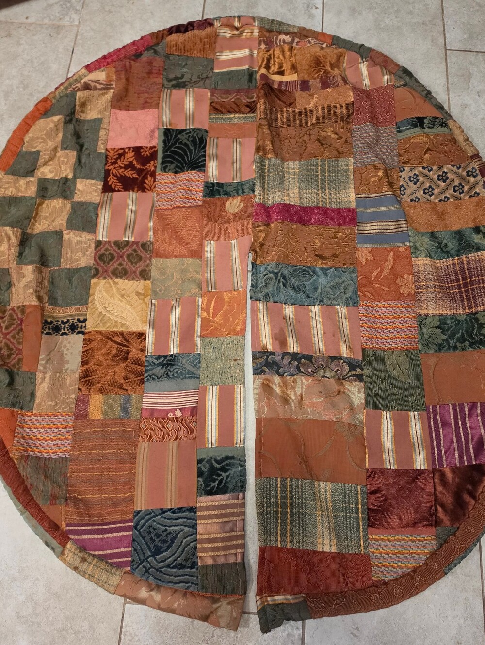 Vintage 50” Tapestry Christmas Brocade Patchwork Quilted Tree Skirt Reversible